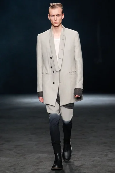 Look 9